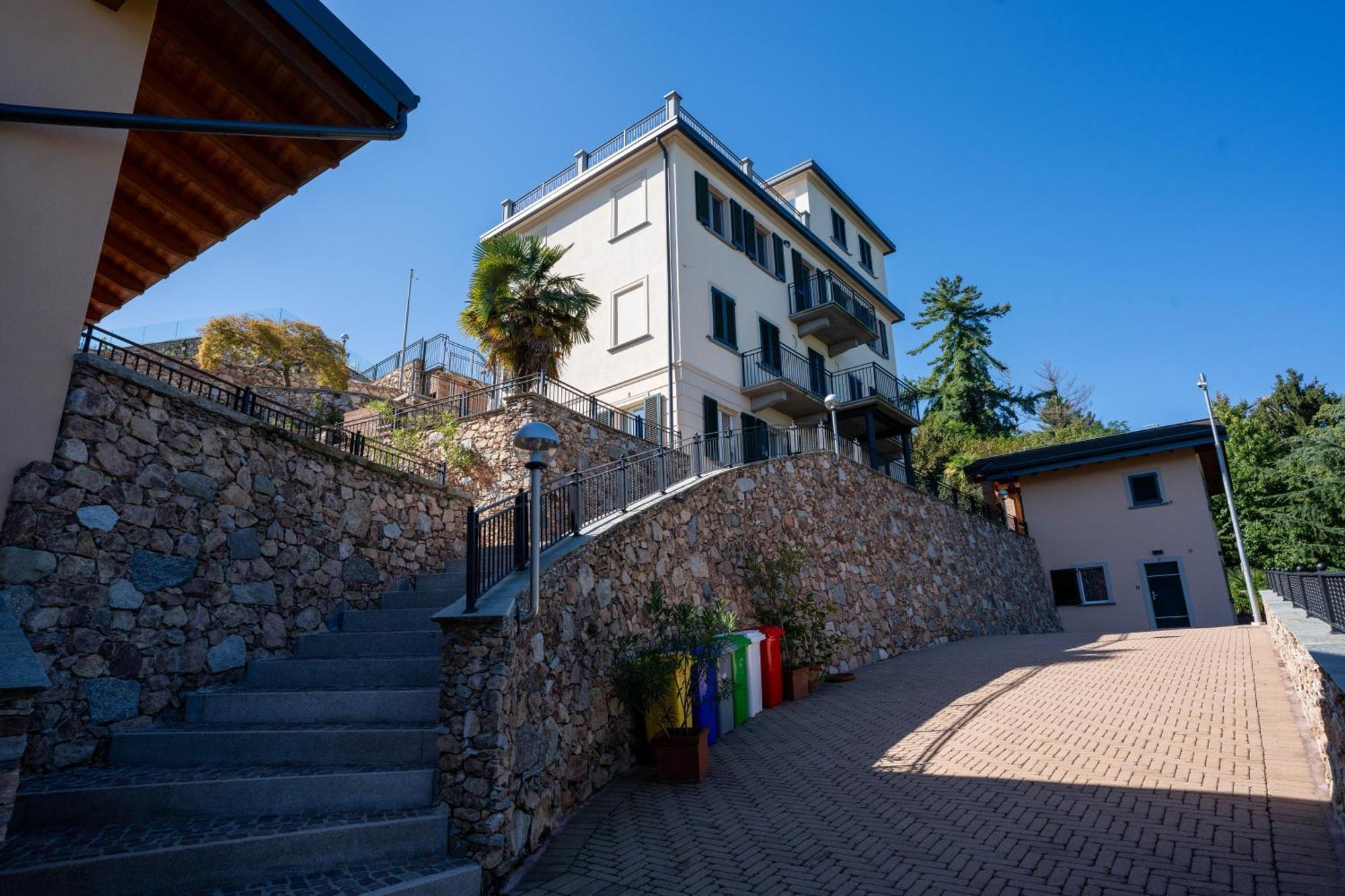Villa San Carlo Арона Экстерьер фото